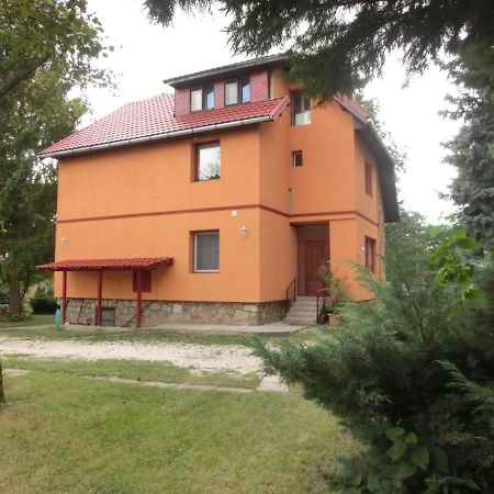 Pilis Apartman Piliscsaba Exterior photo